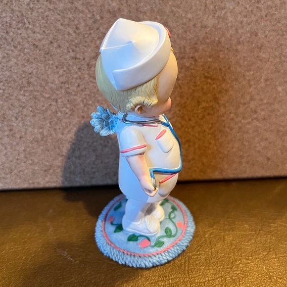Nurse Figurine, Angel of Mercy from the Healing Hearts Collection - Picture 5 of 10